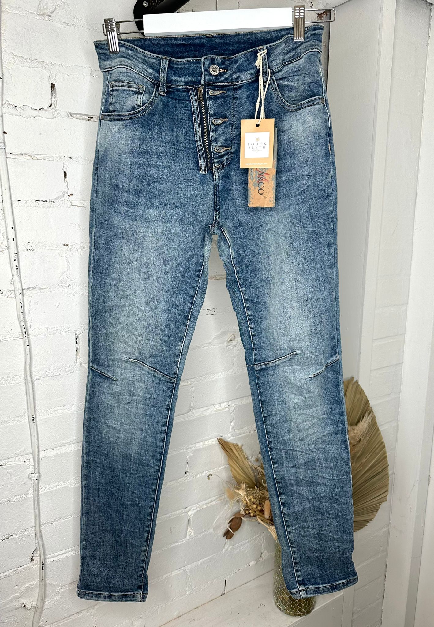 The Diss four button hole jeans - mid denim