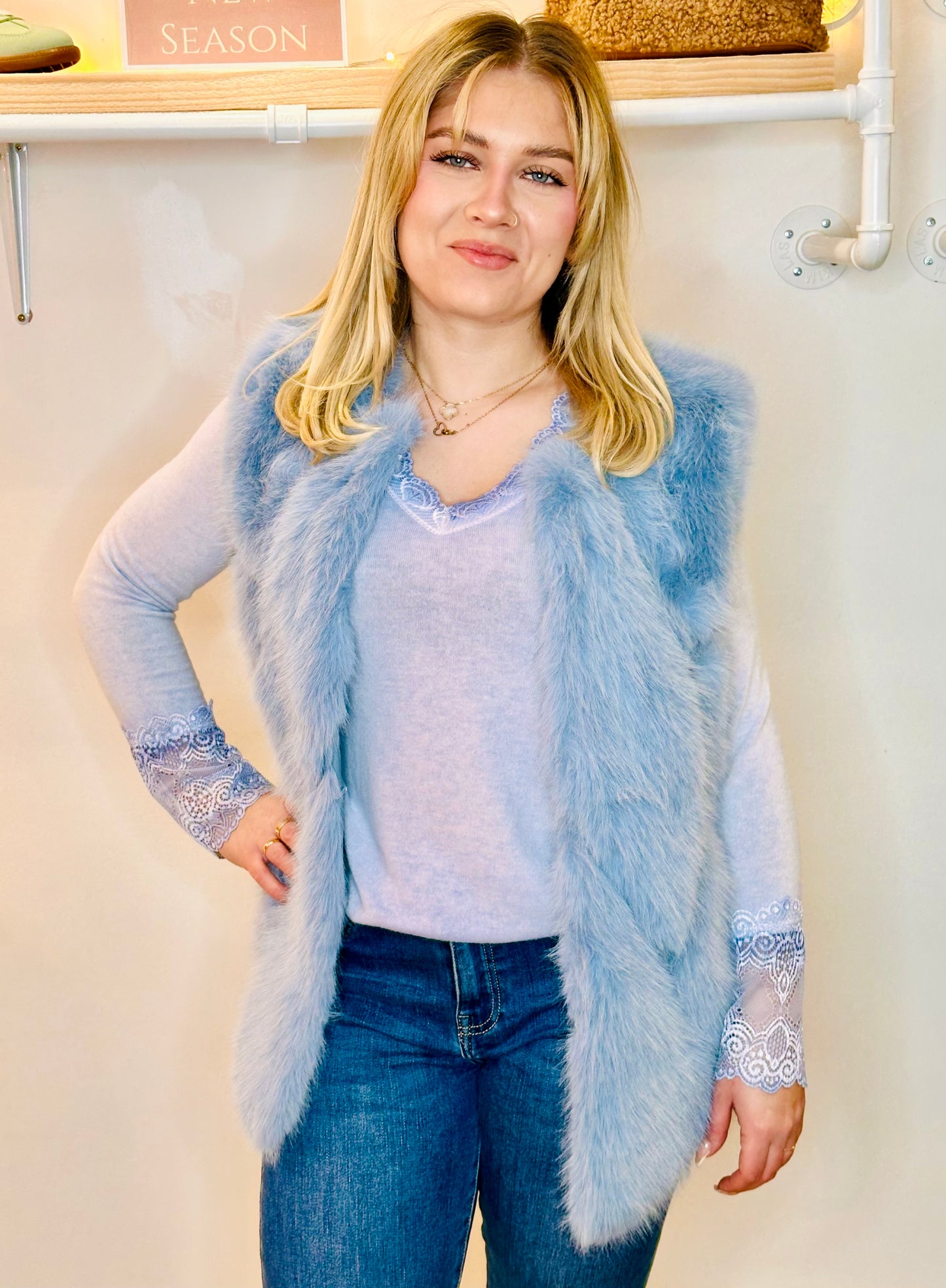 The PERFECT layering light and lacy knit - washed blue