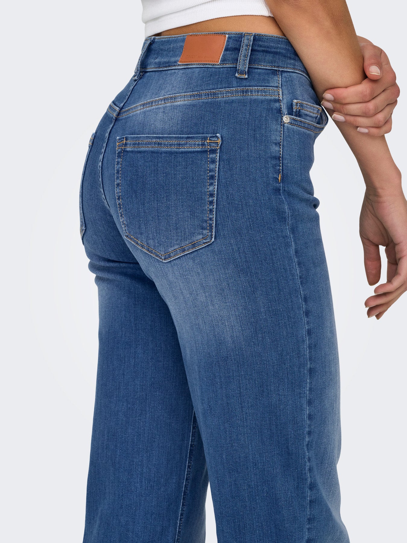 BLUSH MID WAIST STRAIGHT JEANS