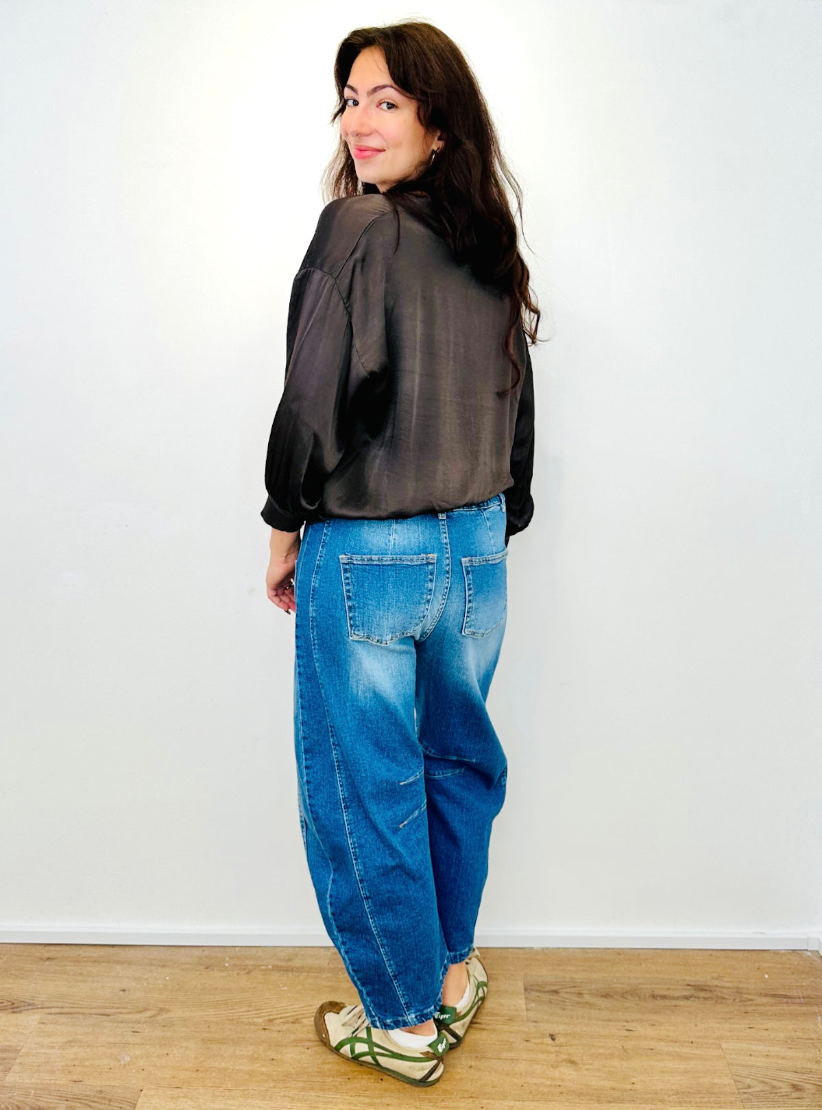 The Ultimate Soft Barrel Jean - BESTSELLER